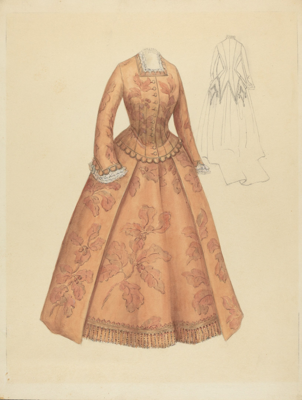 Ein detailliertes Kostümdesign aus dem 18. Jahrhundert, das eine bodenlange Robe mit hohem Kragen, floral gemustertem Oberteil in Rosa, Lila und Blau sowie einer Spitzenborte am Rock zeigt.