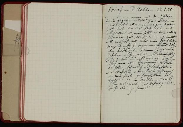 Offenes Buch mit handgeschriebenen Tagebucheinträgen eines deutschen Soldaten, der im Zweiten Weltkrieg getötet wurde, gefüllt mit detaillierten Texten.