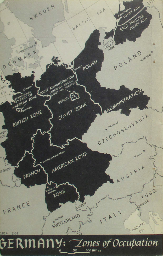 Karte von Deutschland unterteilt in farbige Besatzungszonen nach dem Zweiten Weltkrieg mit beschrifteten Städten und geografischen Merkmalen.