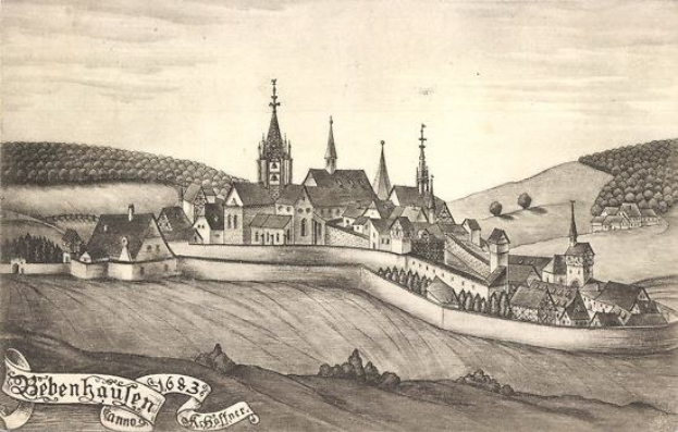 Schwarz-weiß-Zeichnung einer Stadt mit einem zentralen Schloss, umgeben von Häusern, Bäumen, Hügeln und einem Himmel, beschriftet mit "Bayerisch" unten.