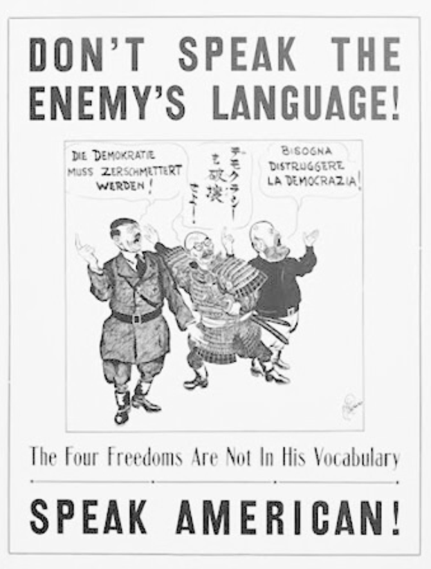 Schwarzes und weißes Plakat mit drei Personen und dem Text "Sprich nicht die Sprache des Feindes - Die vier Freiheiten sind nicht in seinem Vokabular - Sprich Amerikanisch."