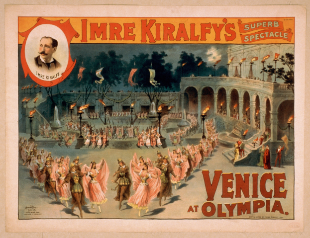 Plakat für Imre Kiralfys Super-Spektakel in Venedig bei Olympia, das kostümierte Künstler vor einem gebogenen Gebäude mit Laternen und Bäumen zeigt.