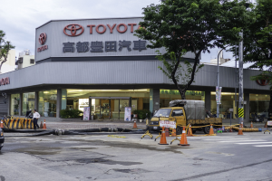 Leon Van der Merwe ist VP für die Kreislaufwirtschaft in Europa bei Toyota; JC Deville übernimmt als VP für die Lieferkette