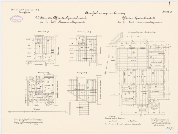 Schwarz-weißer architektonischer Grundriss des ehemaligen Bundeskanzleramts, zeigt detaillierte Layout mit Text und Zeichnungen.
