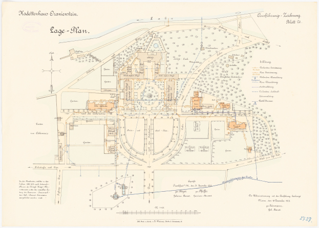 Eine detaillierte Karte von Köln, Deutschland, mit einer handgezeichneten Gebäudeillustration auf einer Papierüberschrift, die Text über die Geschichte, Kultur und Sehenswürdigkeiten der Stadt enthält.
