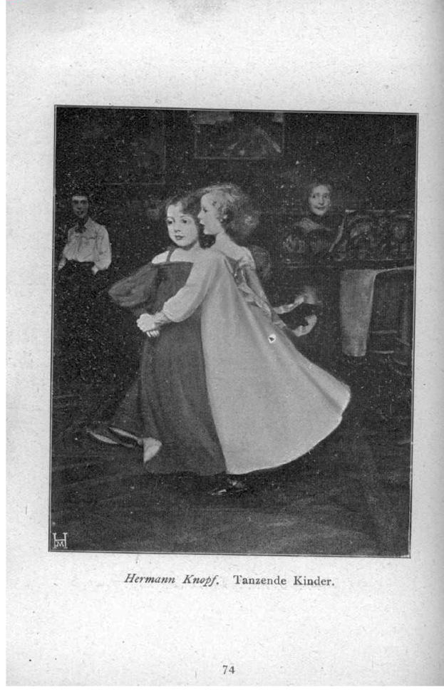 Zwei junge Mädchen tanzen in einem Raum, mit ein paar Leuten im Hintergrund, Schwarz-Weiß-Foto, Text unten lautet "Hermann Knopf, Tanzende Kinder".