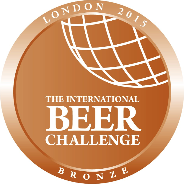 Logo des International Beer Challenge London 2015, das eine Bronzemedaille mit dem Text 'International Beer Challenge' in Weiß auf einem weißen Hintergrund zeigt.