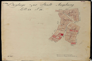 Ein altes Buch mit einer detaillierten Karte von Augsburg, das Straßen, Gebäude und Sehenswürdigkeiten zeigt, mit begleitendem Text für zusätzliche Informationen.