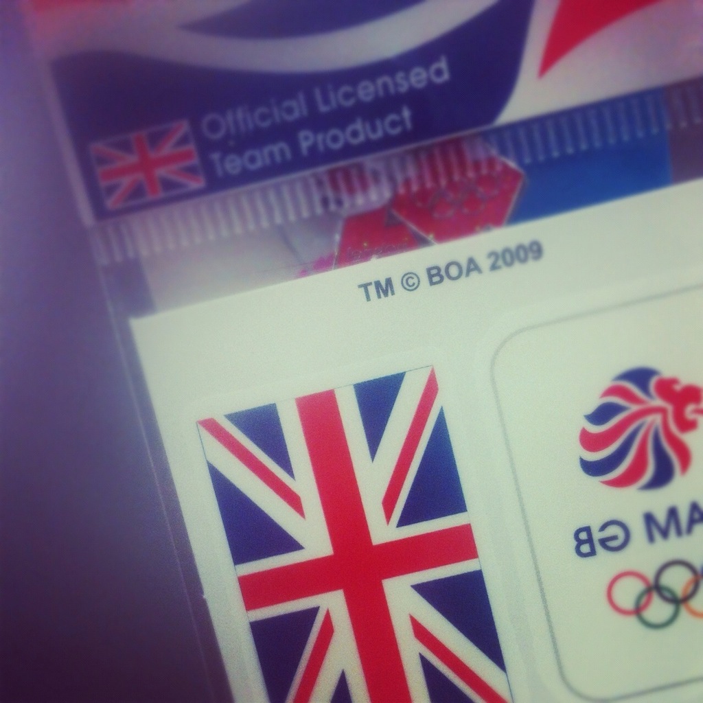 Nahaufnahme eines Ausweises mit der amerikanischen Flagge und dem Text "Kritische Lizenz".