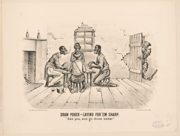 Gruppe von Menschen, die um einen Tisch Poker spielen, mit einer Wand, einem Fenster, einer Tür und verschiedenen Gegenständen im Hintergrund; Text unten lautet "Draw Poker - Laying for 'em Sharp".