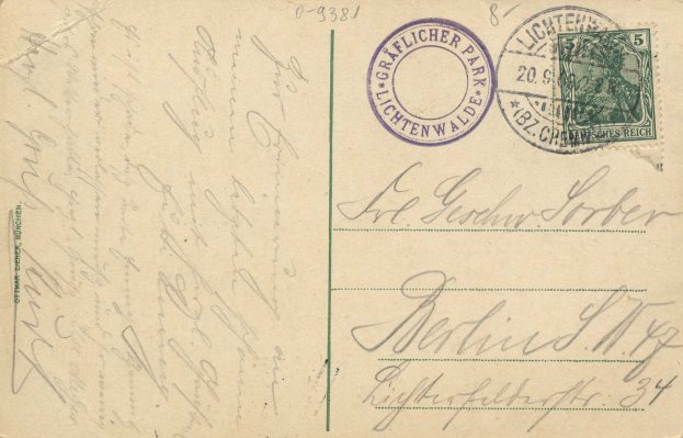 Eine alte Postkarte mit einer Briefmarke, auf der "Lichtenwald, Deutschland - Einschreiben nach Deutschland" steht und handgeschriebener Text, mit zwei zusätzlichen Briefmarken in der rechten oberen Ecke.