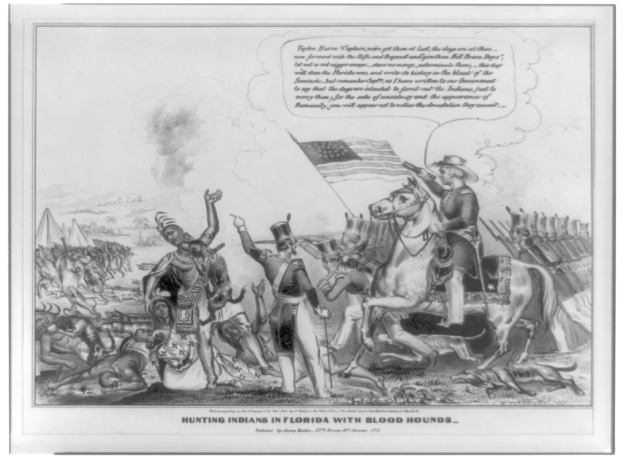 Schwarzes und weißes Foto einer Gruppe von Menschen, einige auf Pferden, mit einer Flagge im Hintergrund und Text unten, der 'Indians jagen in Florida mit Bluthunden' lautet.