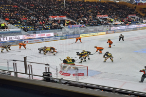 Sports Connect: Flüchtlinge erleben Eishockeyspiel in Neuwied